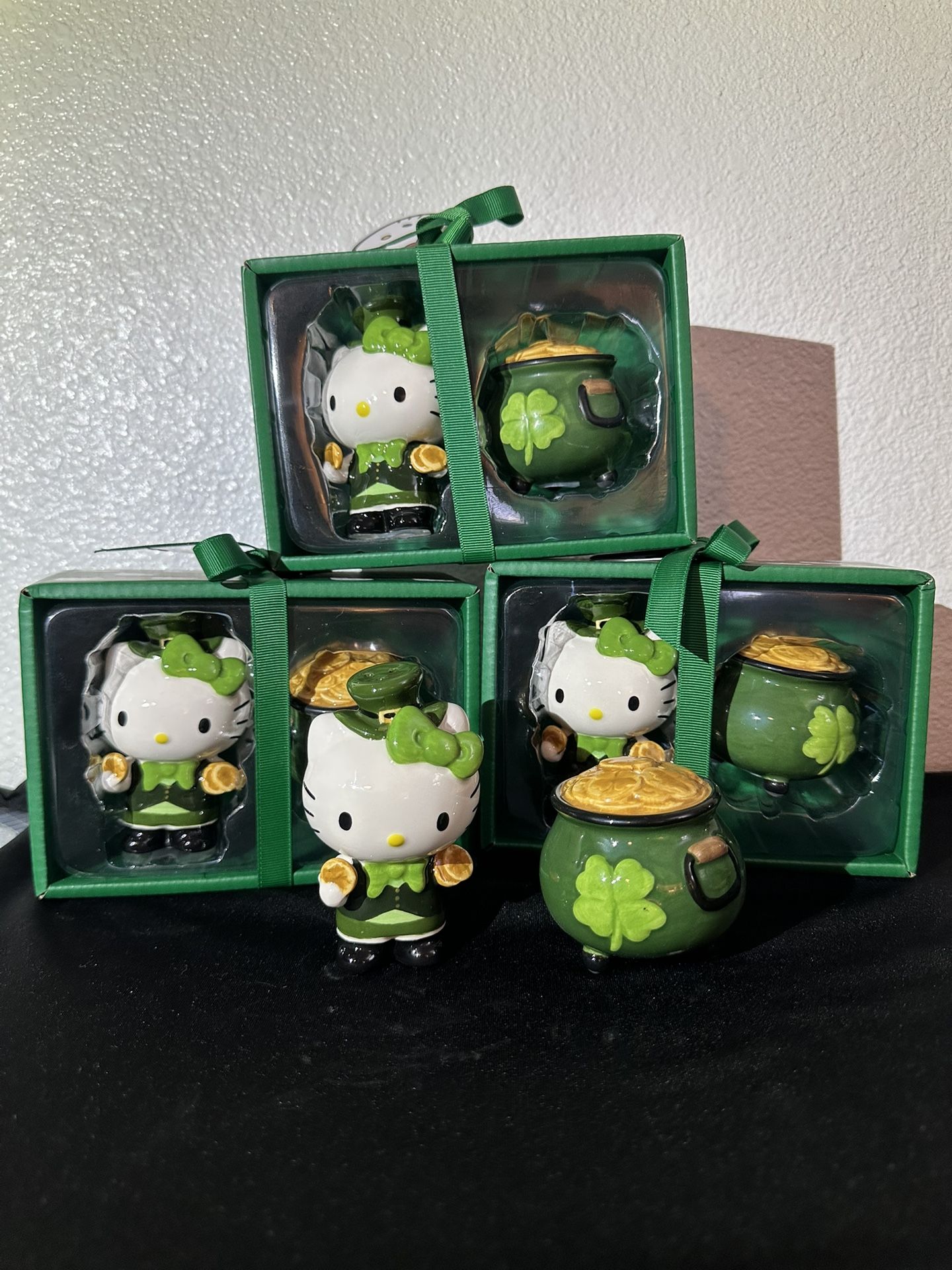 Hello Kitty St Patrick’s Day Salt And Pepper Shaker