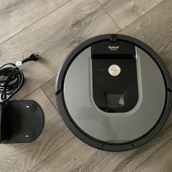 Excellent Condition Roomba i7