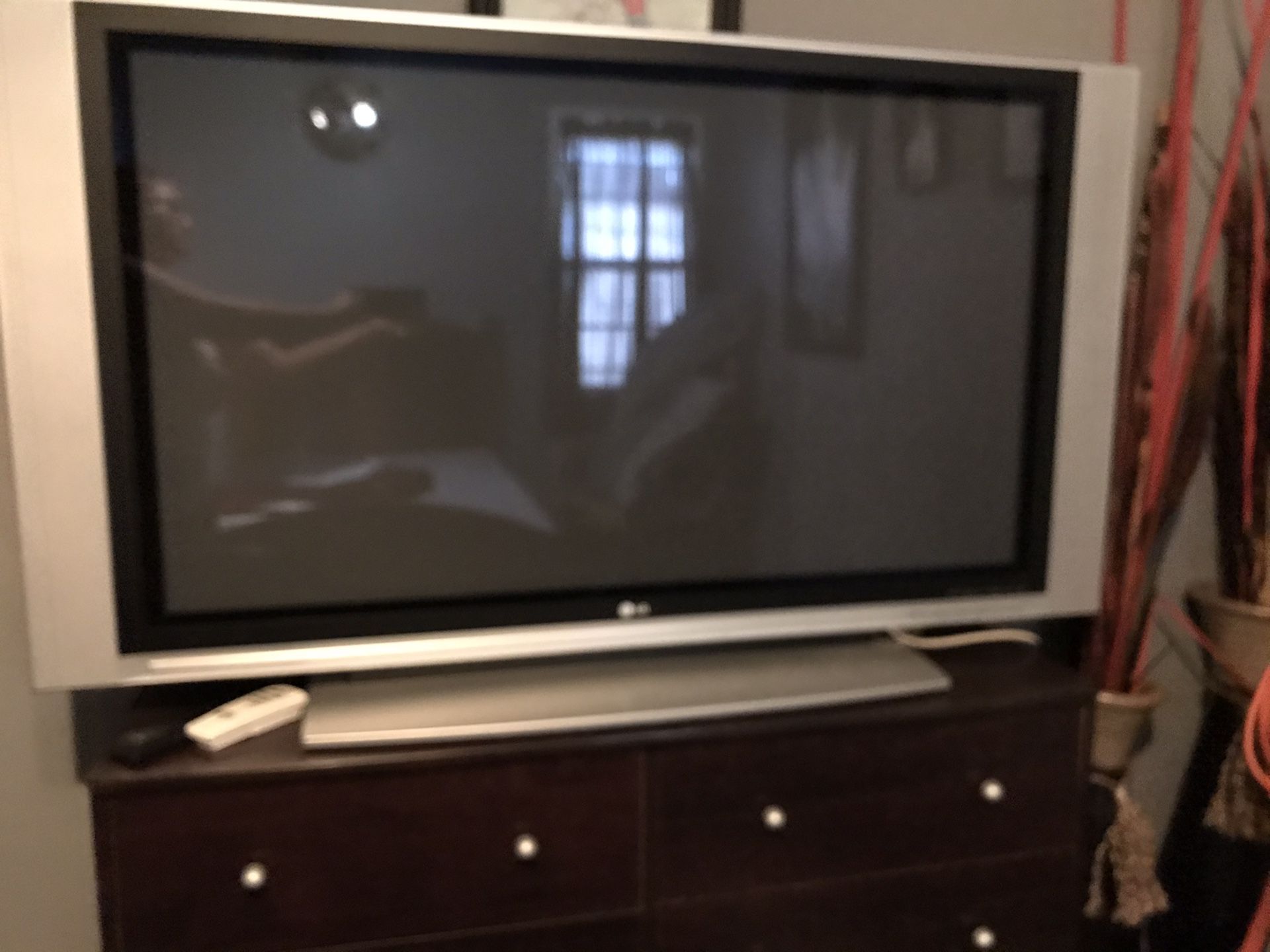 50 inch TV asking $150