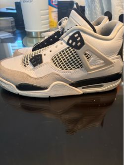 Military black Jordan 4 size 5.5y grade school