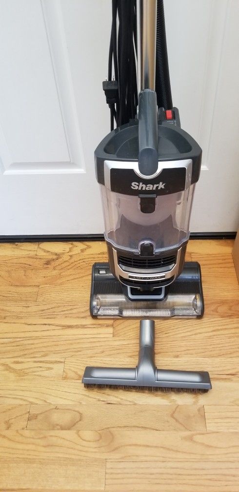 NEW cond SHARK NAVIGATOR VACUUM. WORKS EXCELLENT ,IN THE BOX ,