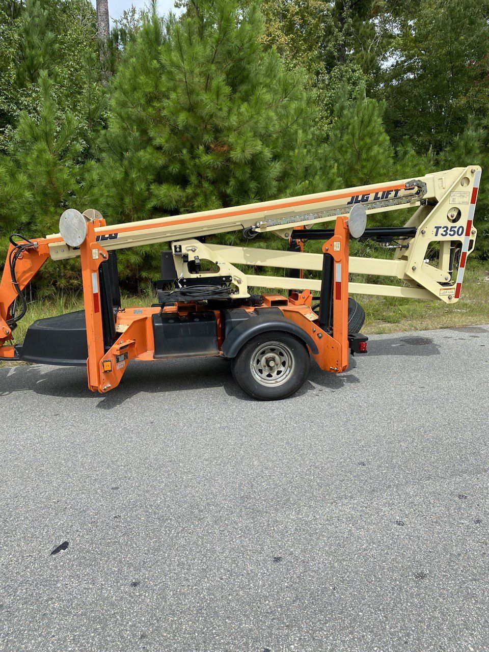 JLG 35FT BOOM LIFT