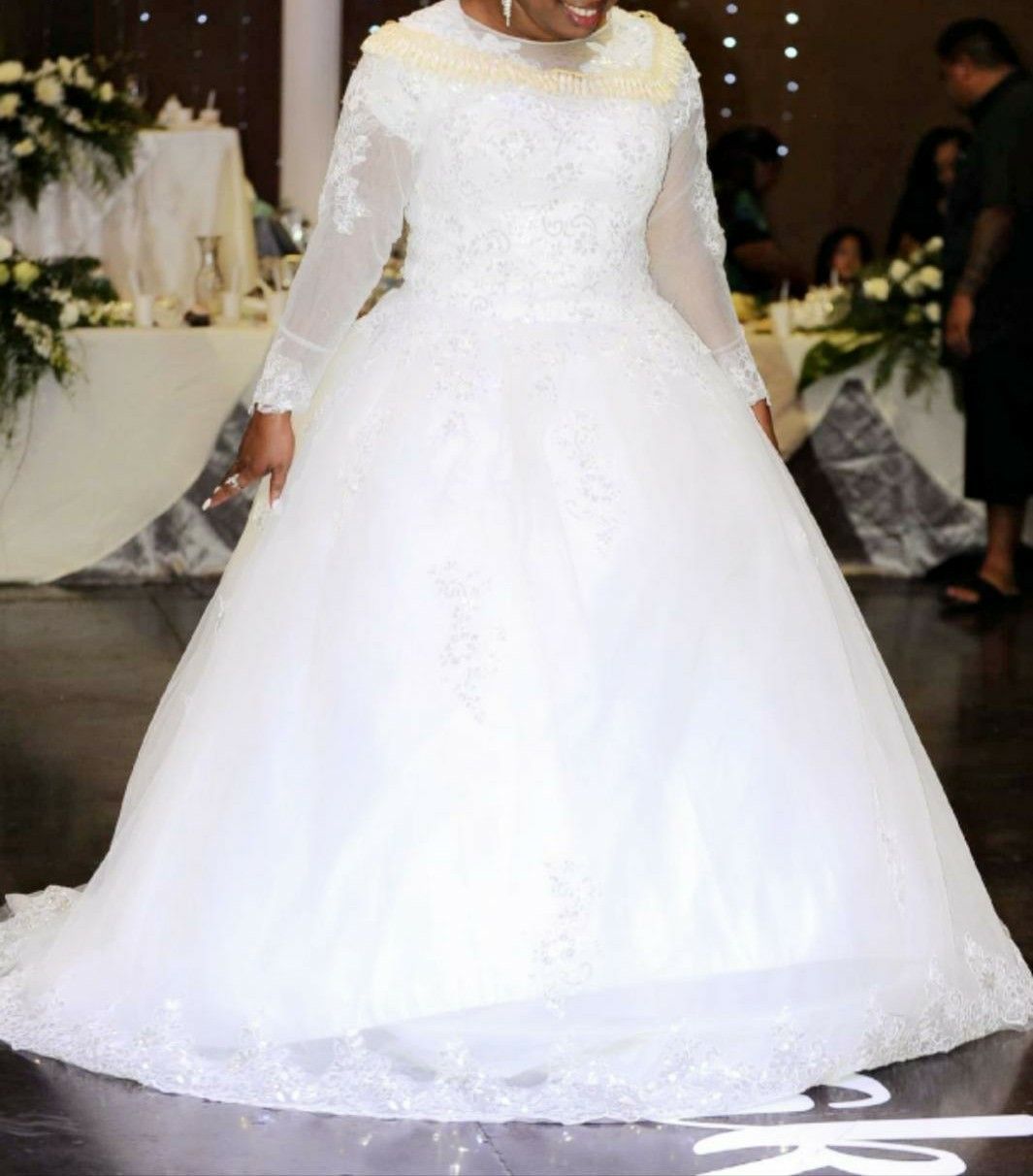 White sequin princess Wedding dress with free veil fit size 10-12.