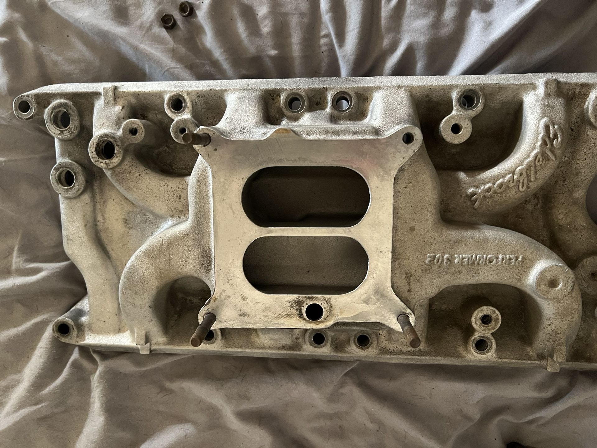 Edelbrock Manifold & Carburetor SBF