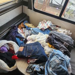 Ropa De Niño Y De Mujer