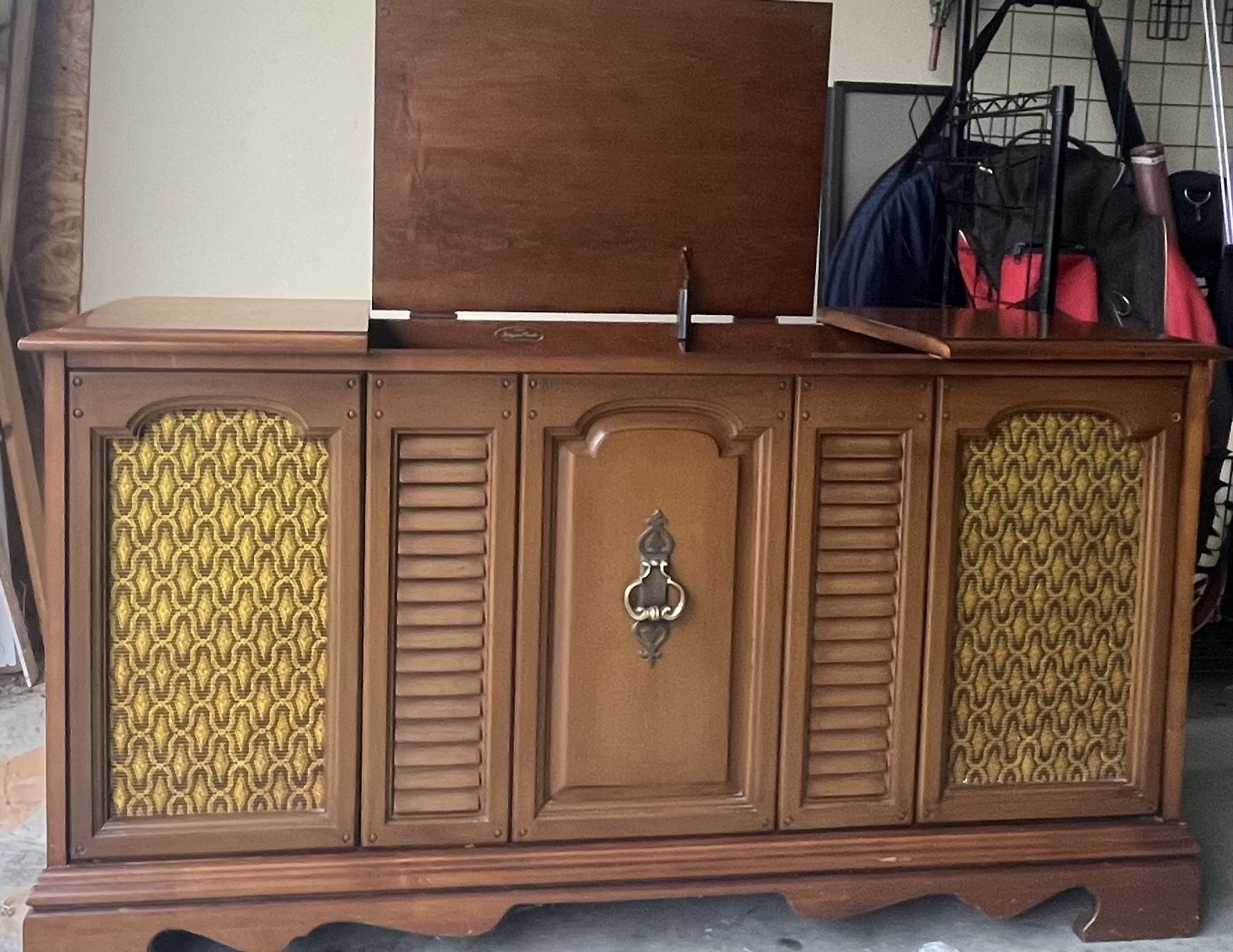 Vintage Sears Silvertone AM/FM Radio And Turntable Console