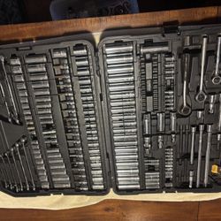 Huge Dewalt Socket & Wrench Set