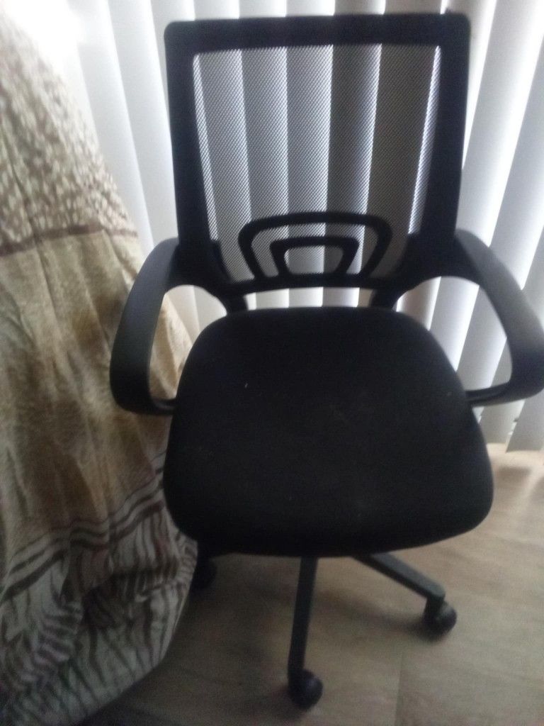 OFFICE CHAIR