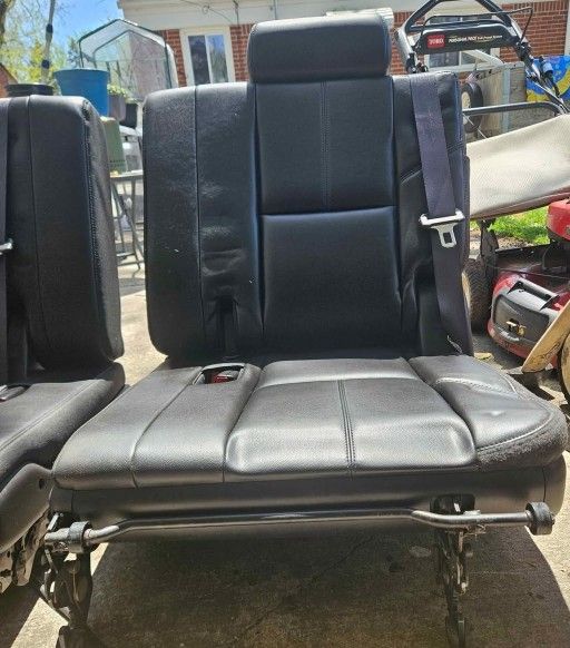 Tahoe 3rd row seating leather