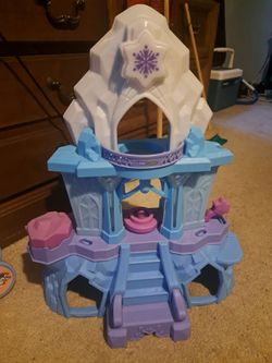 Little people frozen castle