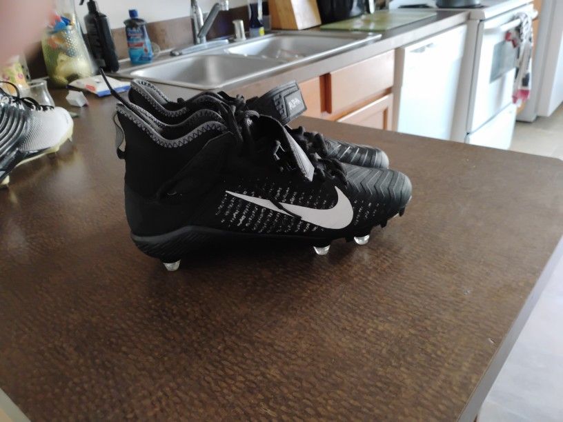 9.5 Nike Alpha Football Cleats