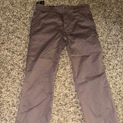 Columbia Men’s ROC Chino Pants Standard Fit Straight Leg 32 Waist 32 Inseam Brand New
