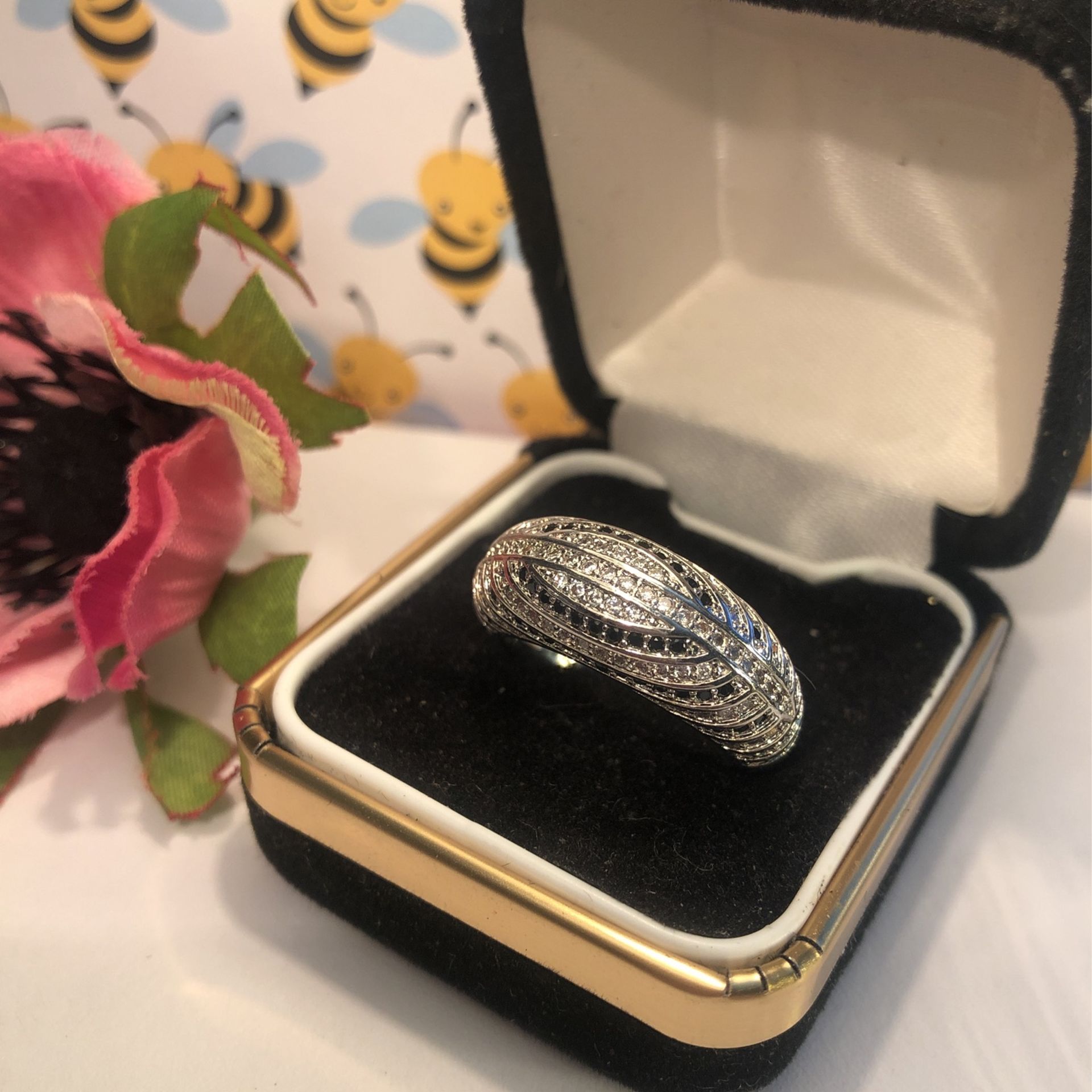 Dome Shaped Band With Chanbel Set Black& white Sapphires On Sterling Silver .925 Stamped Band Sz(7