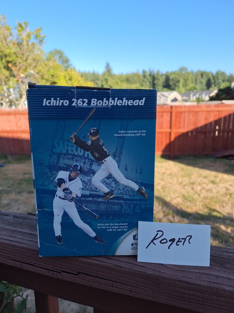 ICHIRO SUZUKI BOBBLEHEAD MARINERS 2004 RECORD 262 BREAKING HITS
