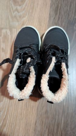 OshKosh B'gosh toodler Boots Size 8