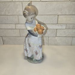Lladro Valencian Girl with Basket of Oranges Figurine 