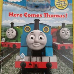 Thomas & Friends: Here Comes Thomas! Book with Wind-up Thomas and 4 Train Tracks