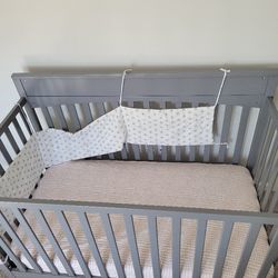 Baby Crib With Waterproof Sheets