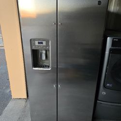 GE Refrigerator 36" Side By Side