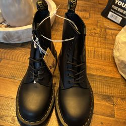 Brand New Dr. Martin 1460 SLIP RESISTANT 