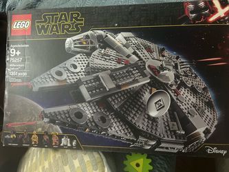 LEGO Star Wars Millennium Falcon 75257 Building Set