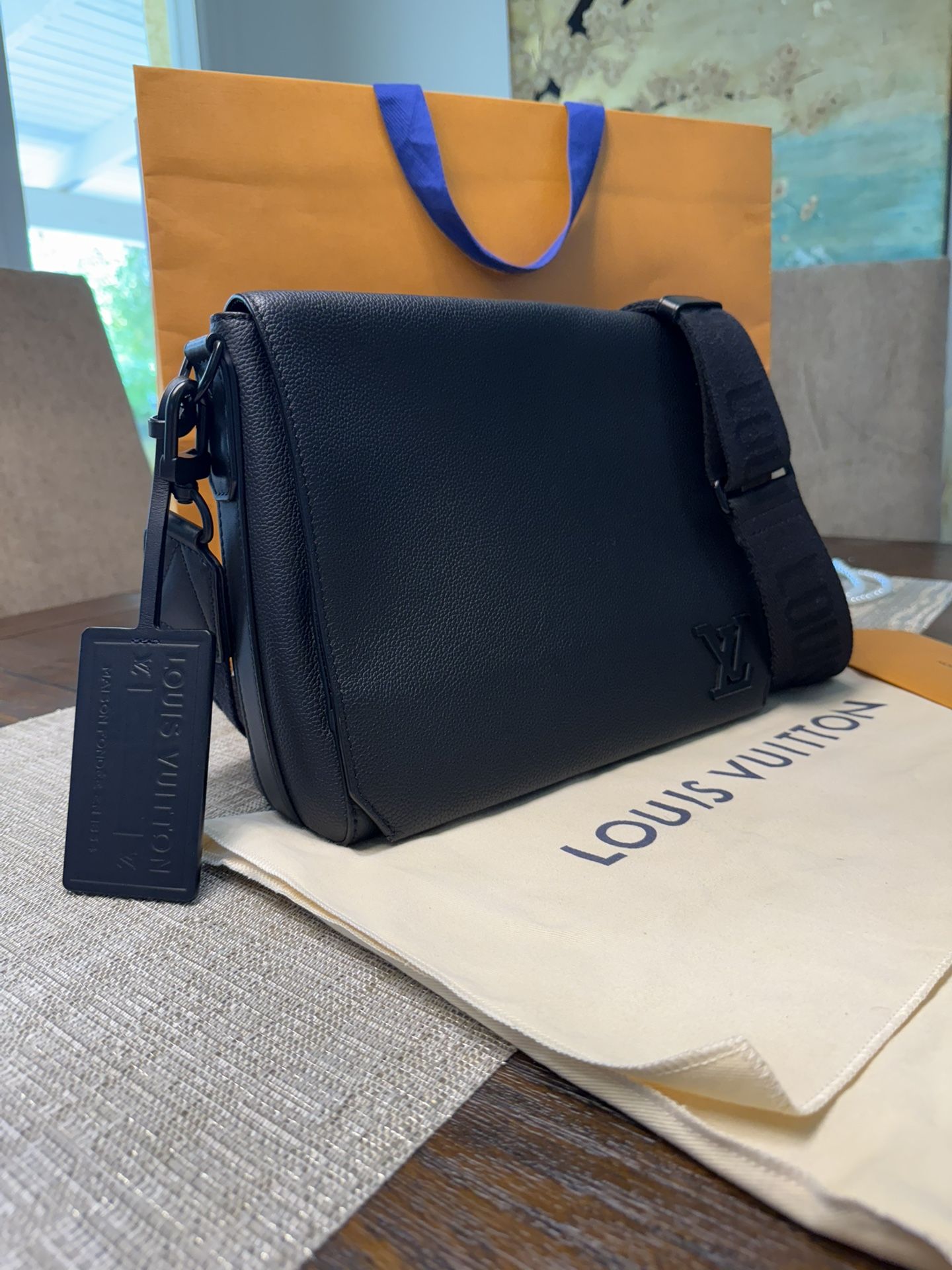 Louis Vuitton Crossbody – Like New! $2000 (Negotiable)