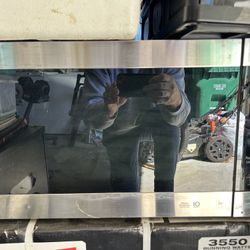 LG Medium Sized Microwave 