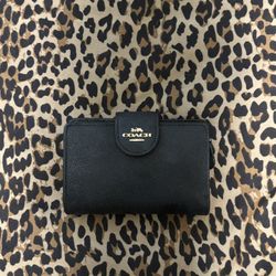 Coach Corner Zip Wallet 