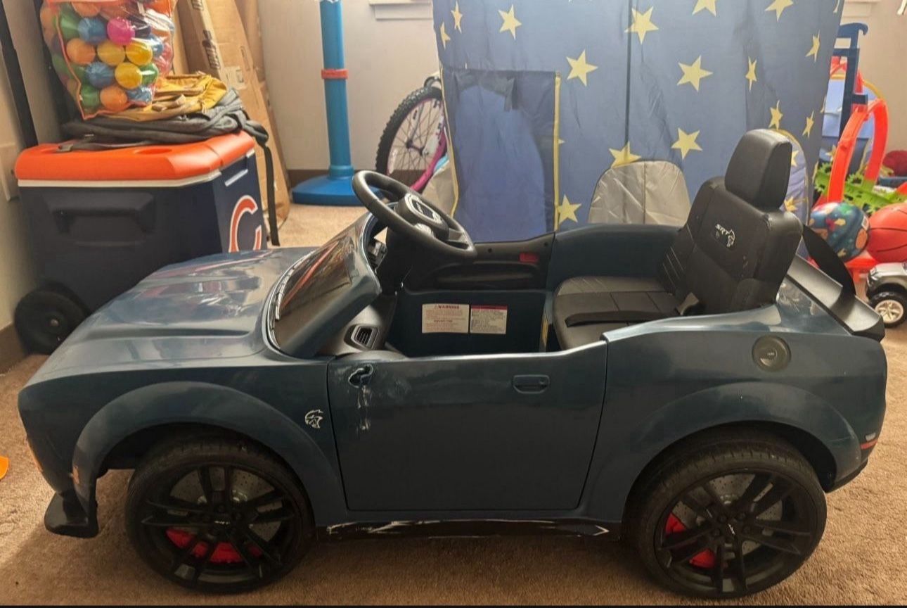 Dodge Challenger Power Wheel ( Good Condition) $125 Delivery/ $100 Picked Up