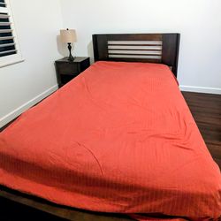 Complete 7-Piece Queen Bedroom Set – Modern Espresso Finish (Excellent Condition)