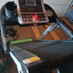 Another  Like New  Quiet   Incline  Different  Readings  Great 👍  Treadmill    Study Folds 