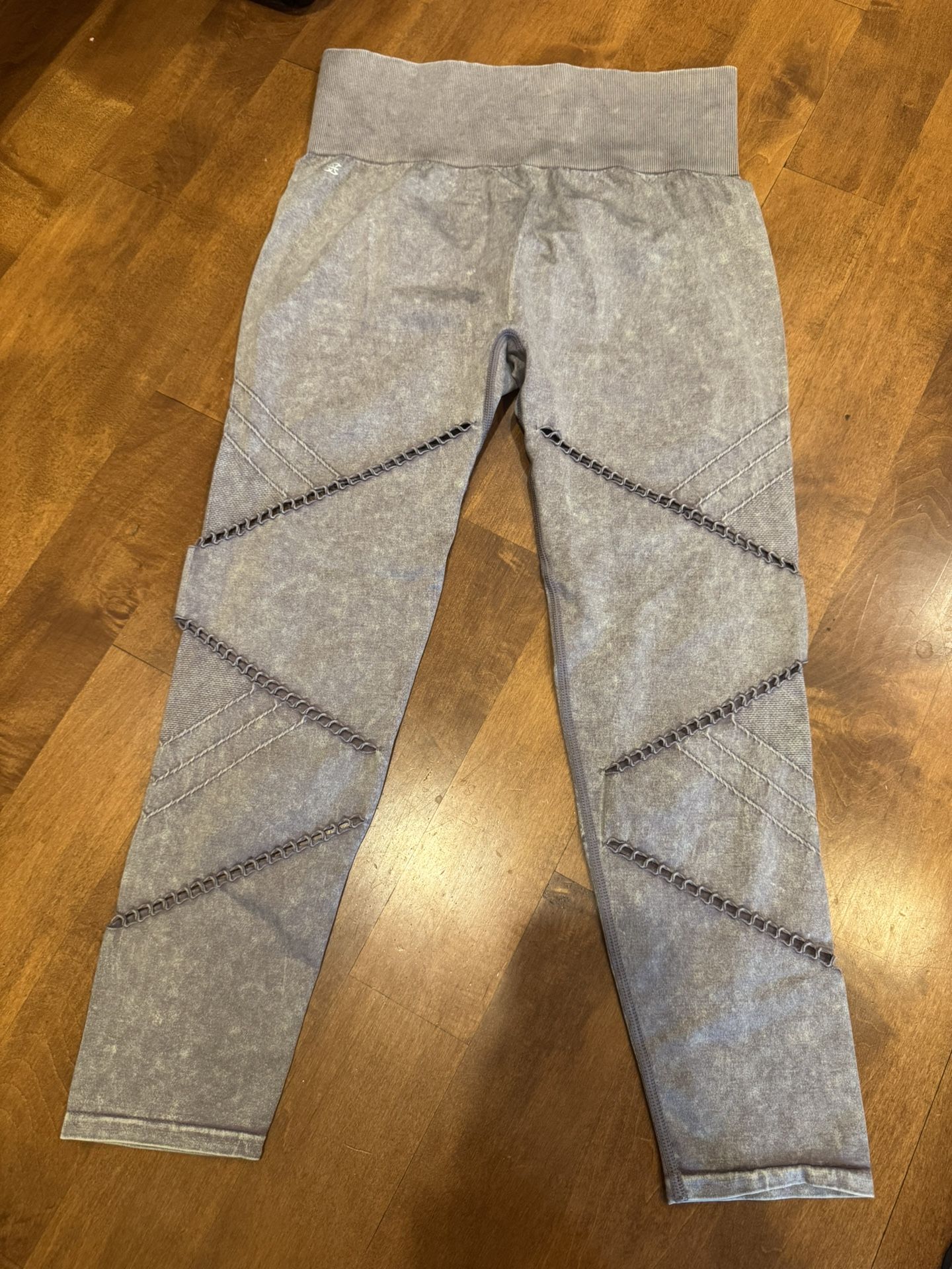 Women’s new without tags east West Company seamless workout pants shipping available