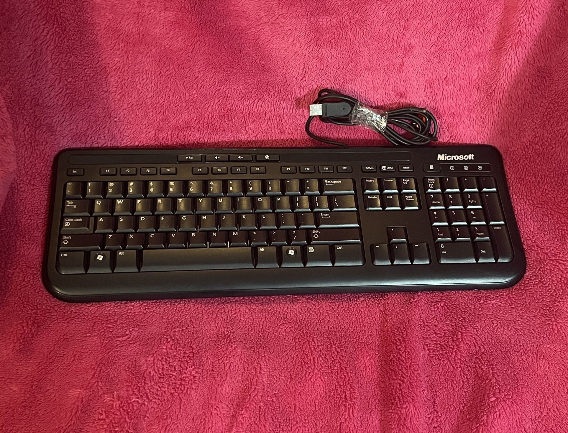 Microsoft Wired Keyboard NEVER Used Missing Underside Lift Tab See Photos