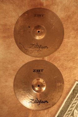 Zildjian ZBT Cymbal Set + 16” Amir II Rock Crash