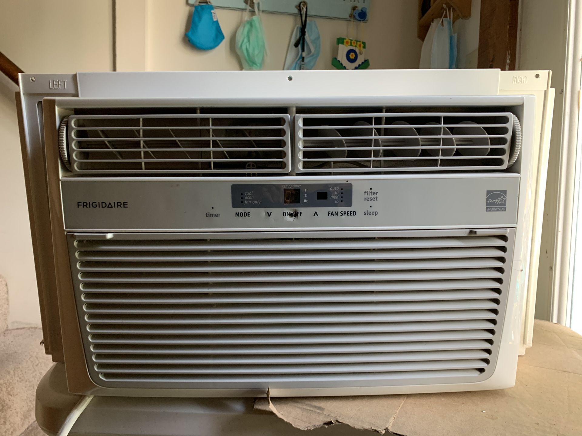 8.000 BTU Frigidaire air conditioner