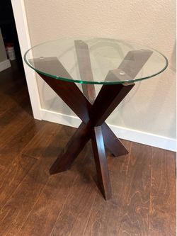 End table with Glass top