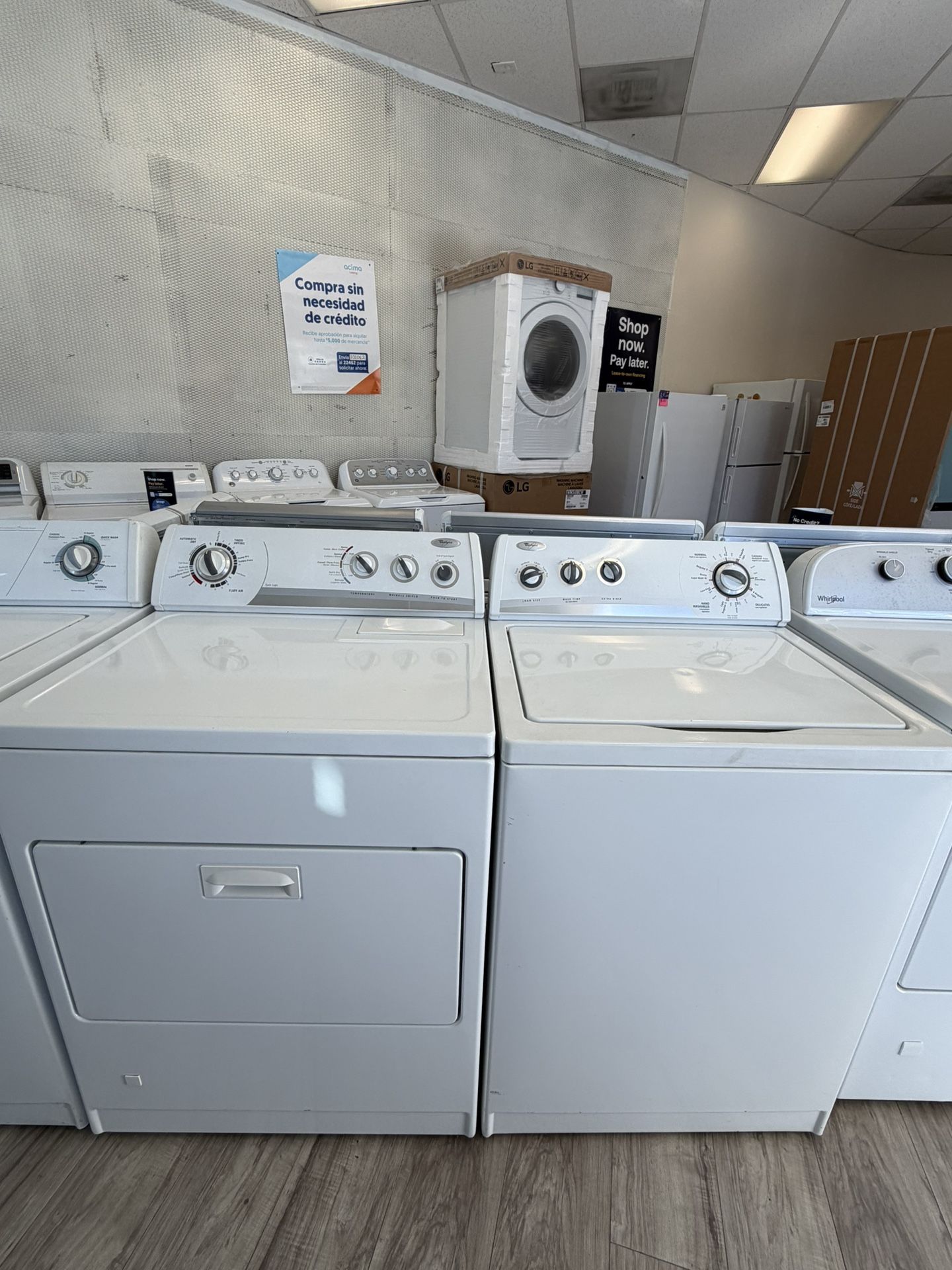 Whirlpool Washer & Gas Dryer Set