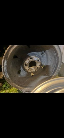 These are original equipment manufacturer (OEM) alloy wheels designed for late 1990s GMC Sonoma and