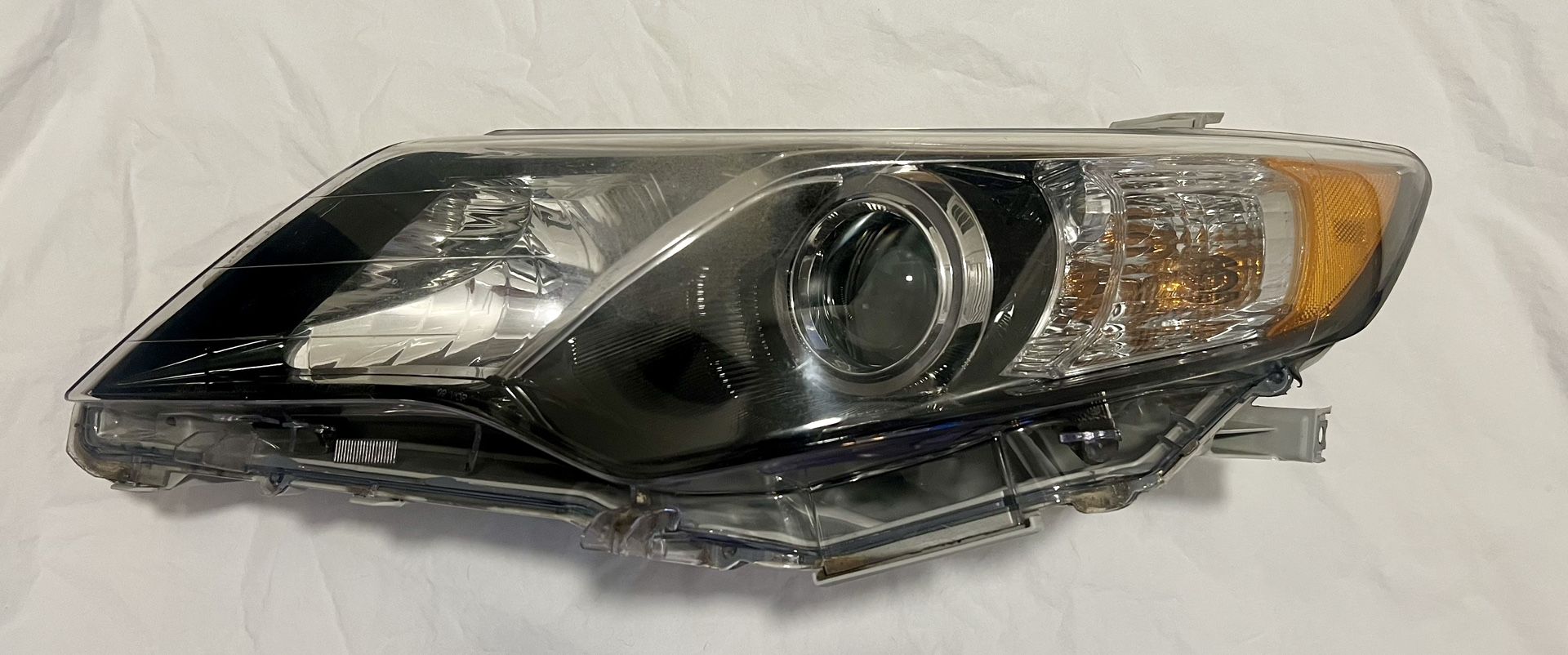 Toyota Corolla Driver Side Headlight