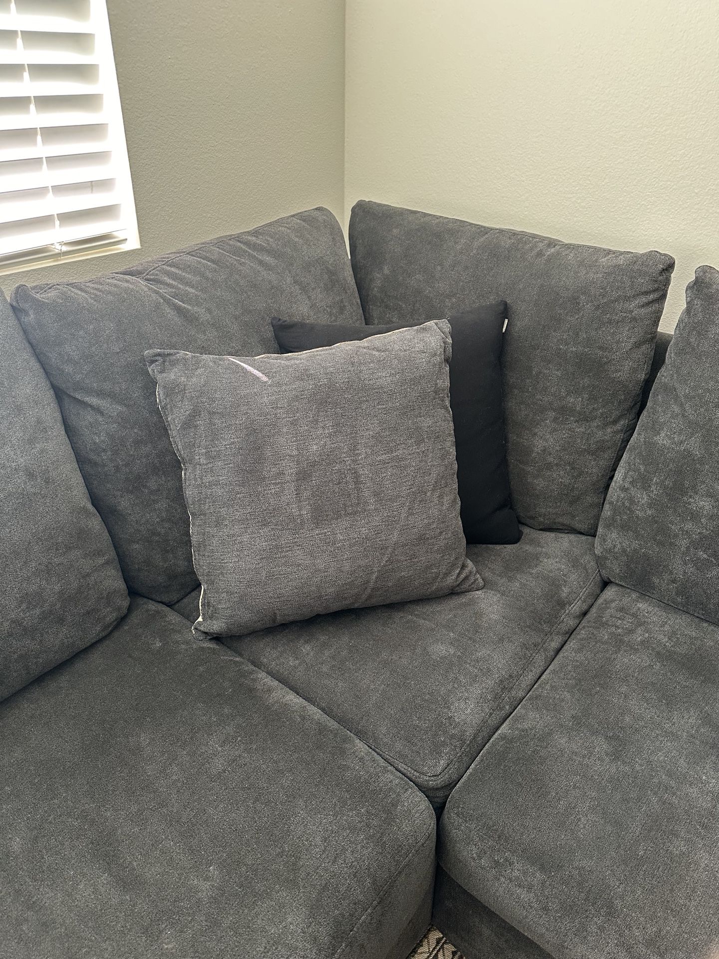 Gray Sectional Couch - Status As Of 4/25 - PENDING PICKUP