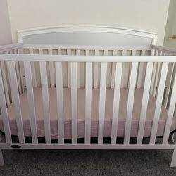 Like New Graco Convertible Crib + Newton Mattress + Organic Sheets from Newton