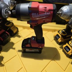 Milwaukee Fuel High Torque 1/2 Impact Gun With 8ah Battery