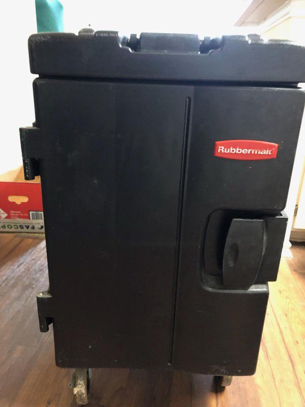 Rubbermaid Insulated Food Transporter