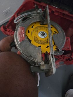 Milwaukee circular saw with  12 amp forge battery