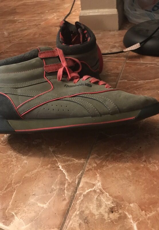 Olive green rebook classics size 10 women's