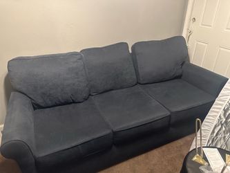Couch will a pull up bed