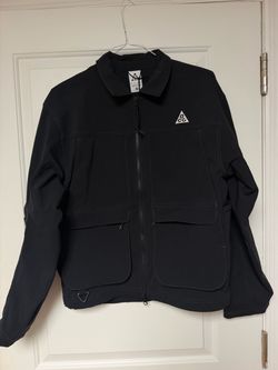 Brand new size XS Nike ACG smith summits UV jacket (fits like a medium)