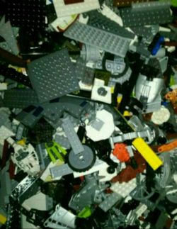 Genuine Legos 500+ parts and pieces