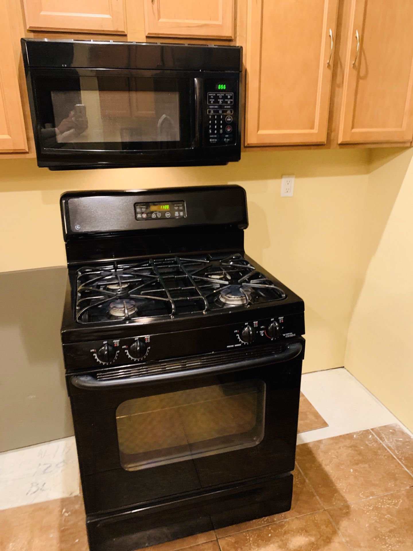 Stove and microwave combo $500