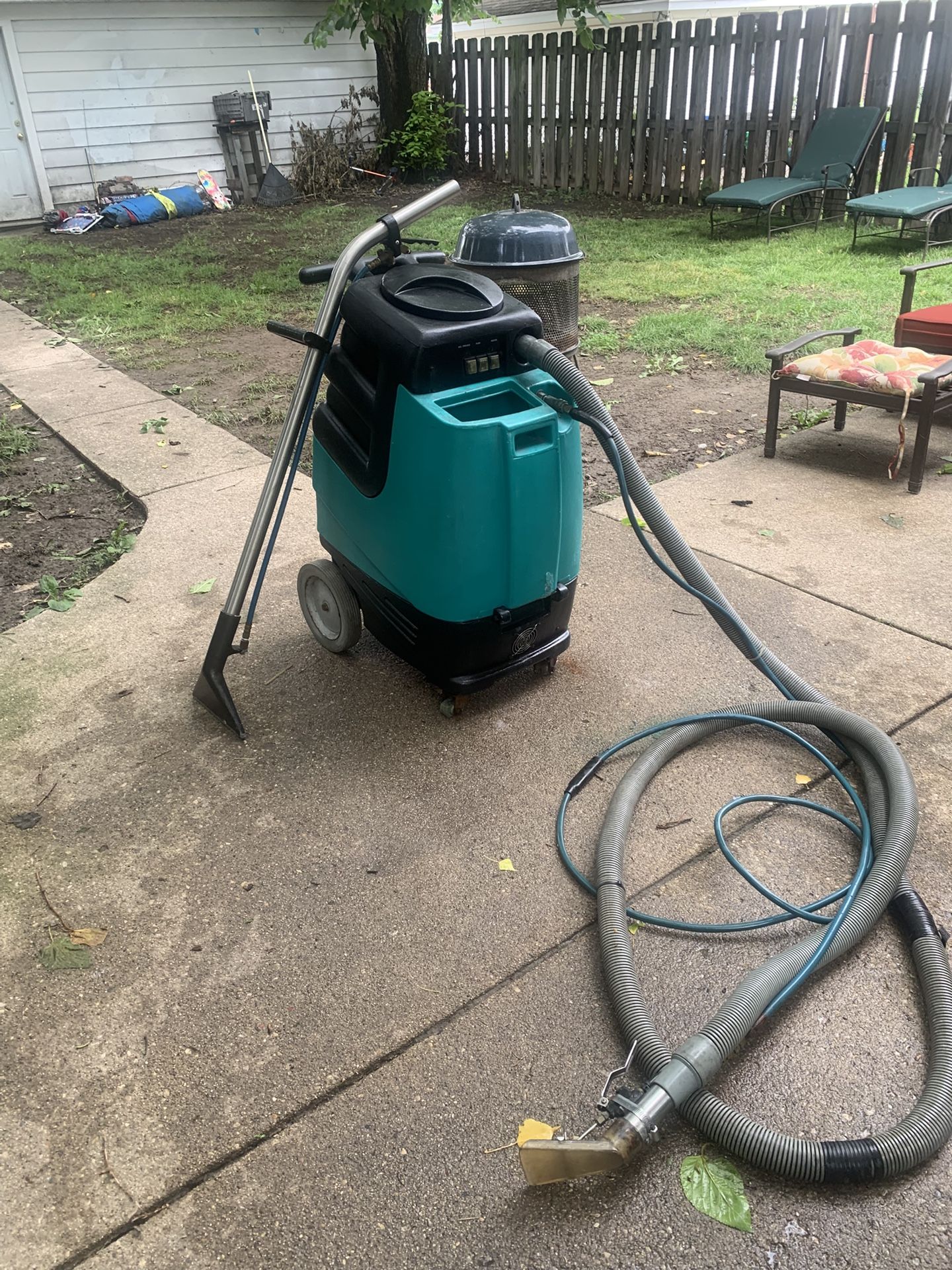 Commercial carpet cleaner